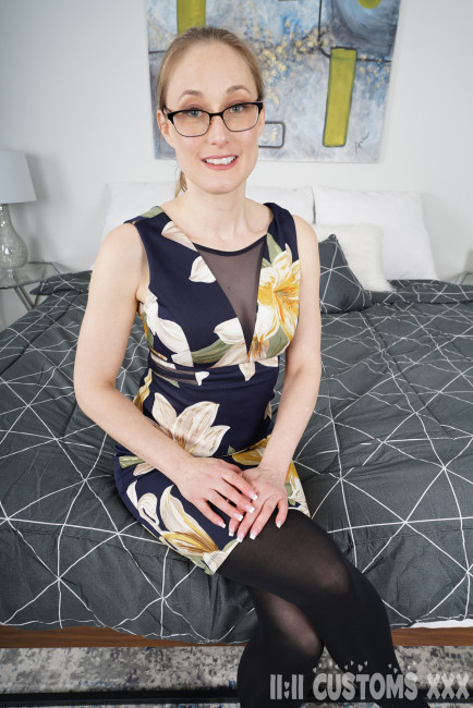 Naughty Pantyhose Cougar Gallery - Photo 2