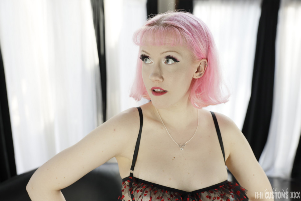 Pink Haired Goddess Vibrates Pussy w/Pink Vibrator! Gallery - Photo 5