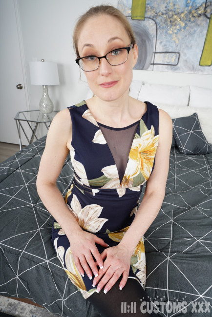 Naughty Pantyhose Cougar Gallery - Photo 4