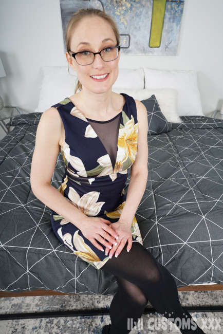 Naughty Pantyhose Cougar Gallery