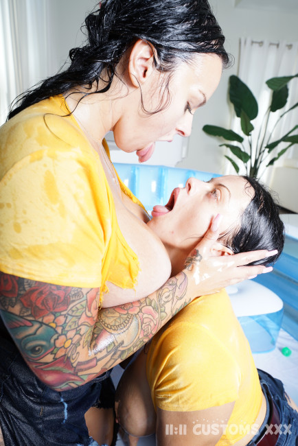 Extreme Oil Sex Fight! Gallery - Photo 22