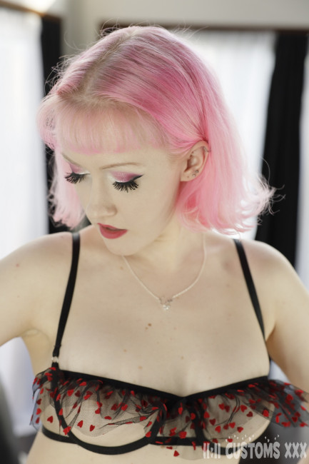 Pink Haired Goddess Vibrates Pussy w/Pink Vibrator! Gallery - Photo 8