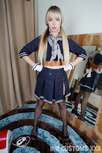 Lily Bell - Sucker Punch  Gallery