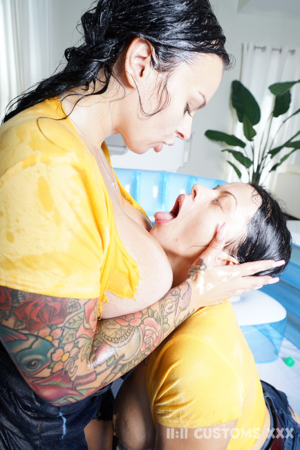 Extreme Oil Sex Fight! Gallery - Photo 20